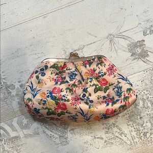 The Vintage Cosmetic Company Floral Clutch Bag